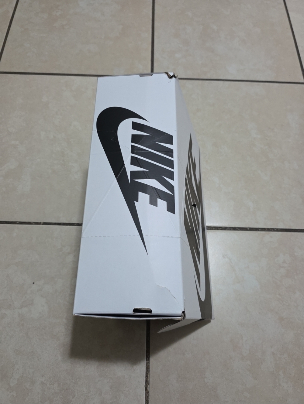 Empty Shoe Box - Picture 5 of 9